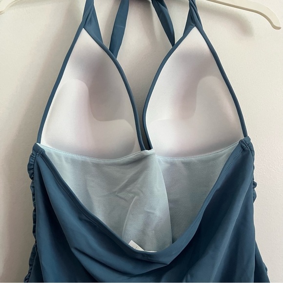 Cupshe • Super Bloom Retro Plunging Halterneck One-Piece - Picture 4 of 12